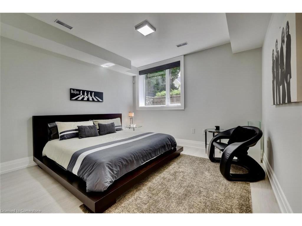









533


Carson

Lane,
Oakville,




ON
L6J 6M3

