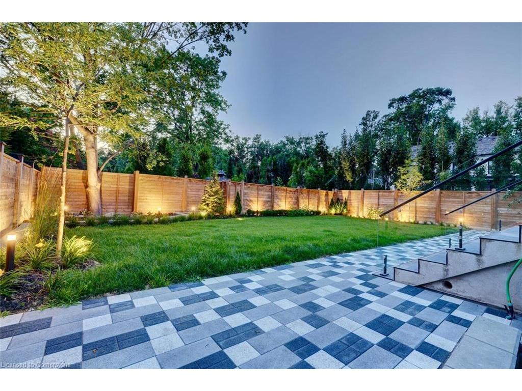 









533


Carson

Lane,
Oakville,




ON
L6J 6M3

