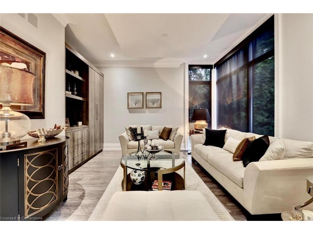 









533


Carson

Lane,
Oakville,




ON
L6J 6M3

