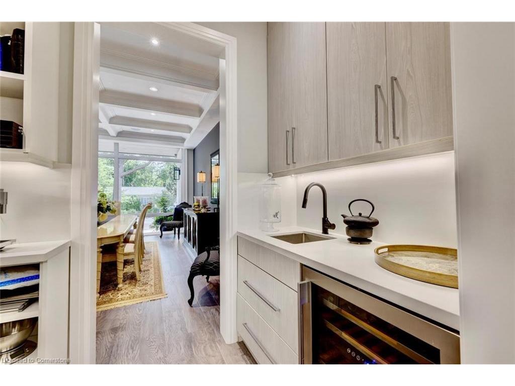 









533


Carson

Lane,
Oakville,




ON
L6J 6M3

