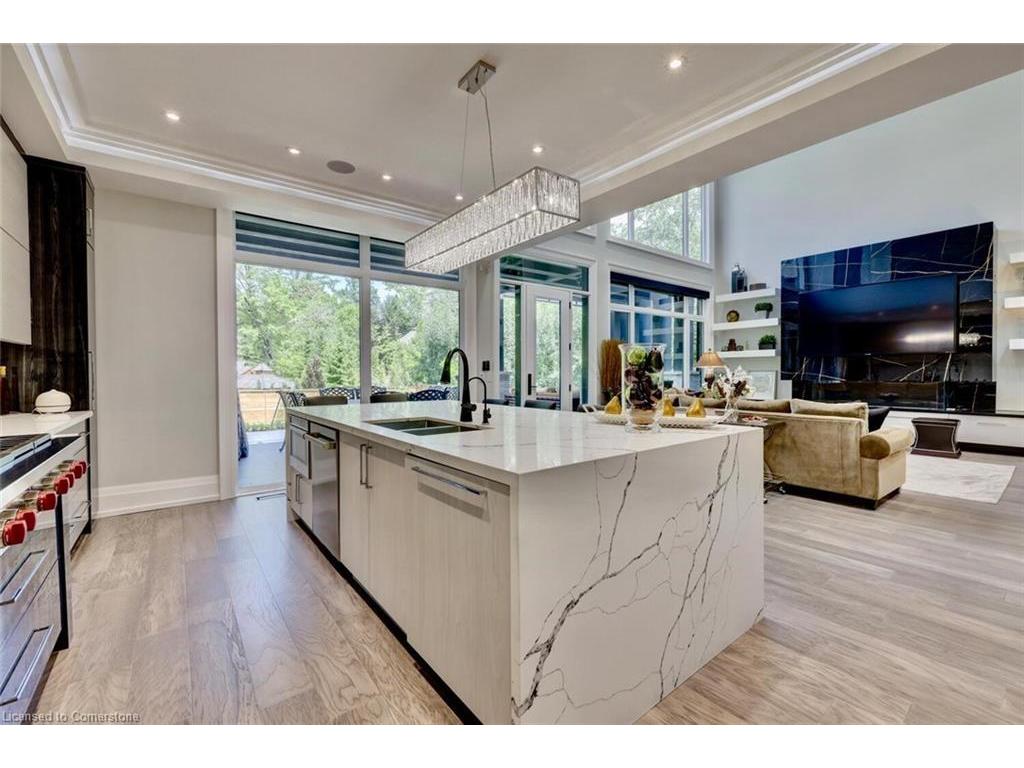 









533


Carson

Lane,
Oakville,




ON
L6J 6M3


