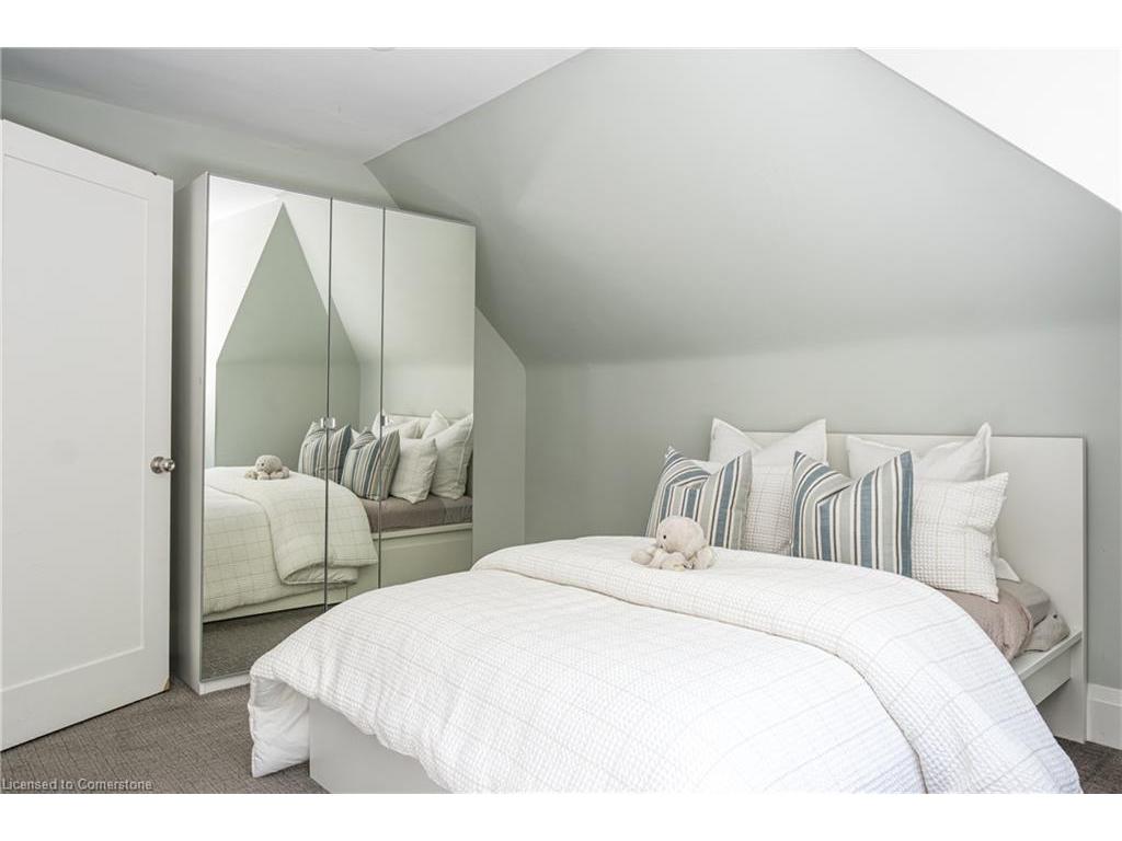









3


Oakwood

Place,
Hamilton,




ON
L8S 4C9

