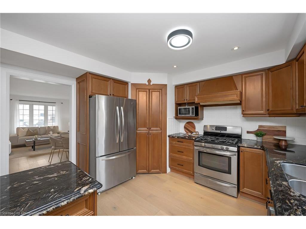 









11


Eric Burke

Court,
Hamilton,




ON
L9A 5J9

