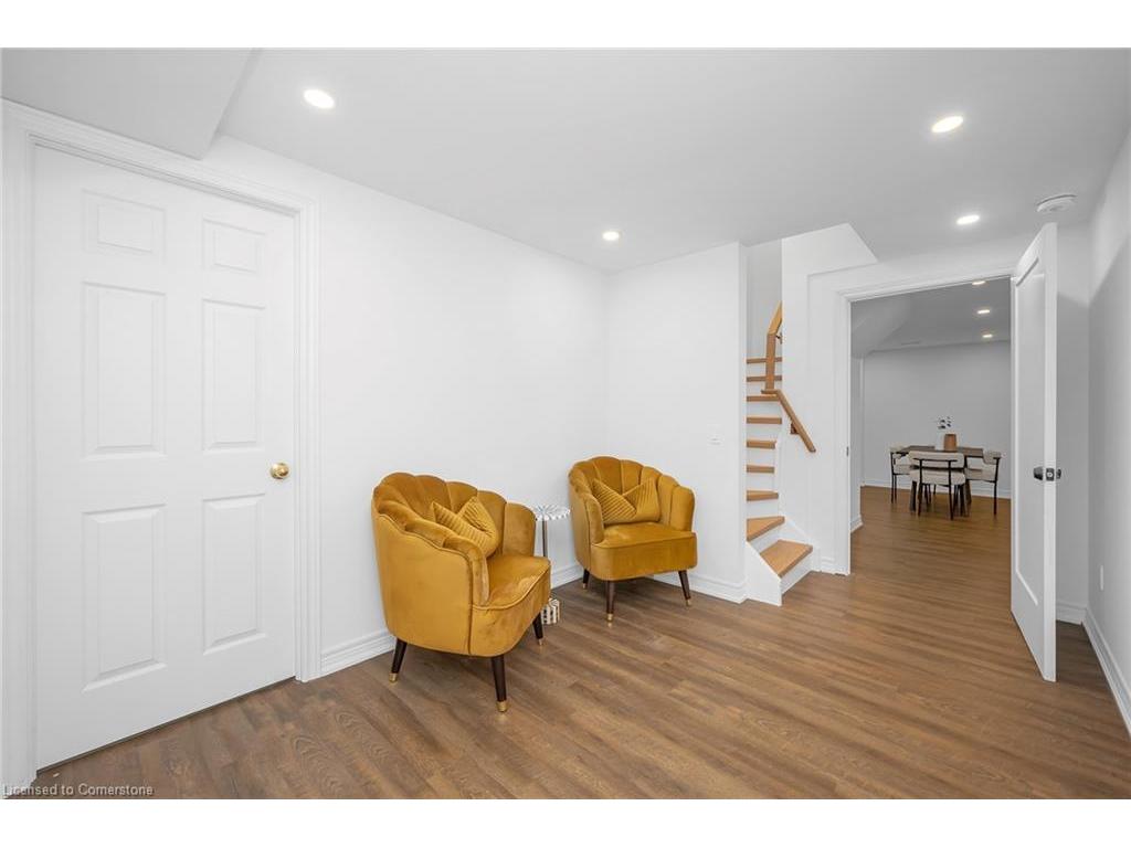 









11


Eric Burke

Court,
Hamilton,




ON
L9A 5J9

