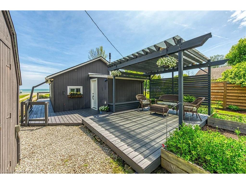 









39


Blue Water

Parkway,
Selkirk,




ON
N0A 1P0

