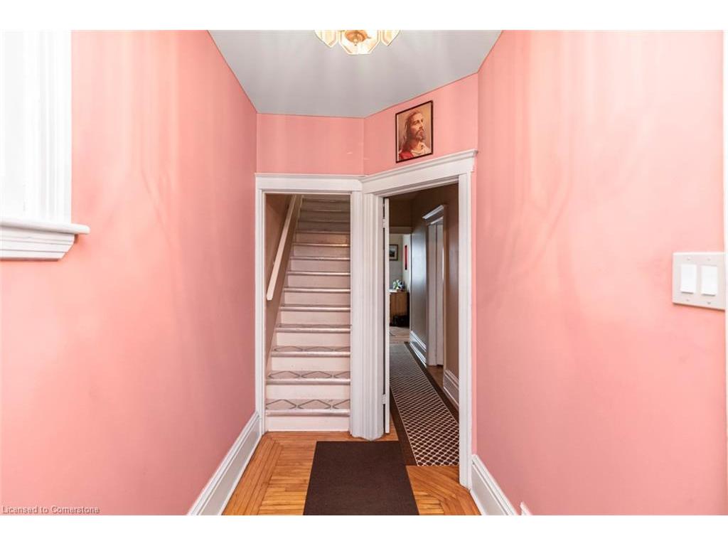 









44


Arthur

Avenue North,
Hamilton,




ON
L8L 6C5

