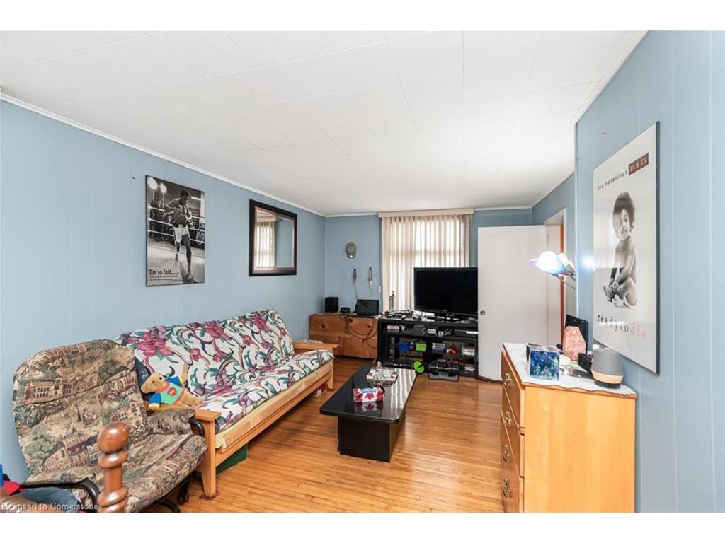 









44


Arthur

Avenue North,
Hamilton,




ON
L8L 6C5

