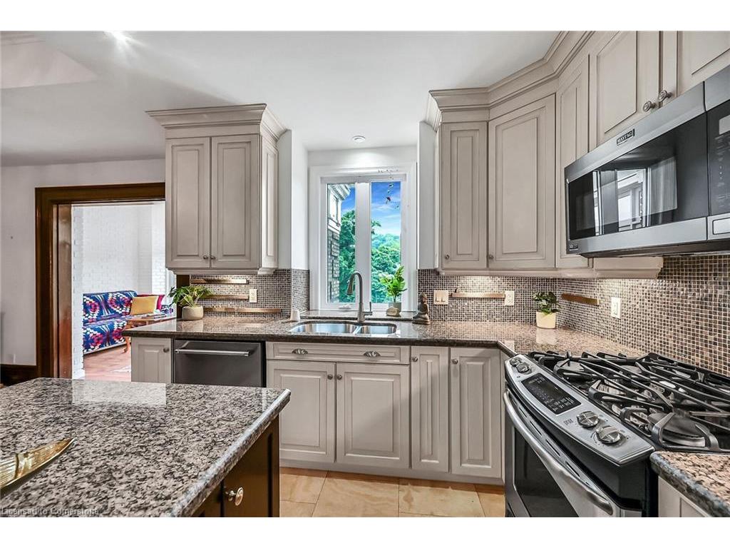 









86


Herkimer

Street, PH41,
Hamilton,




ON
L8P 2G7

