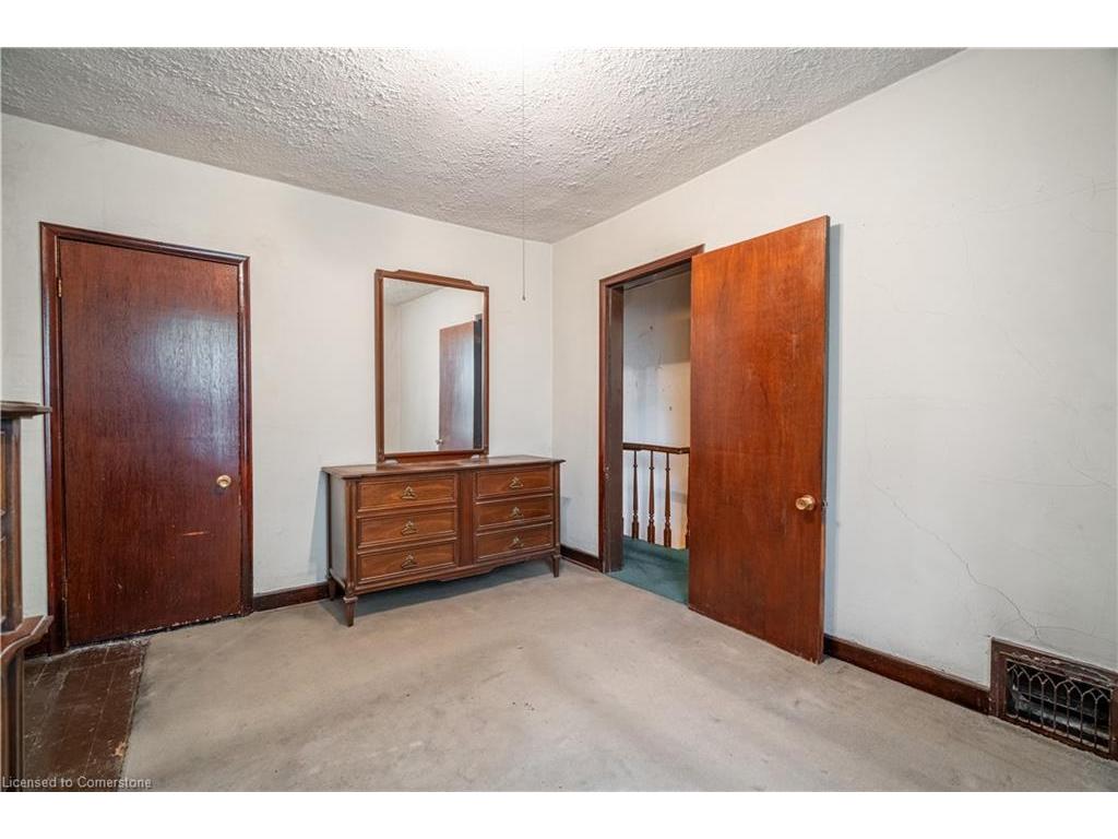 









18


Scarlett

Road,
Toronto,




ON
M6N 4K1

