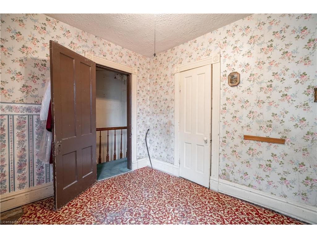 









18


Scarlett

Road,
Toronto,




ON
M6N 4K1

