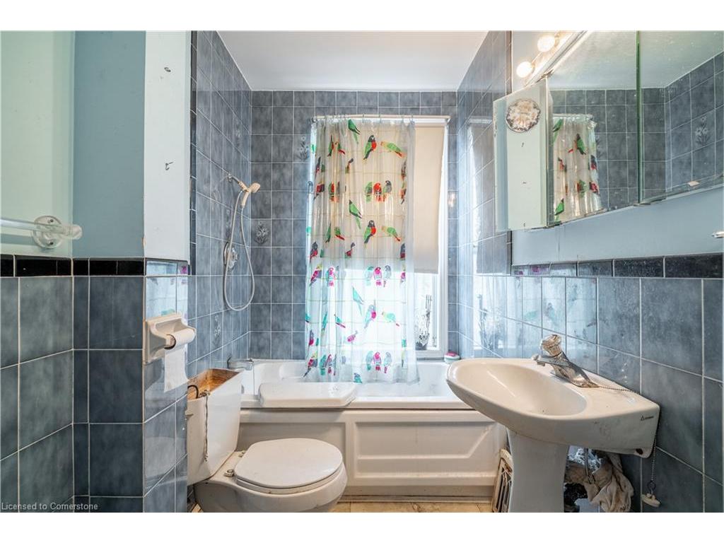 









18


Scarlett

Road,
Toronto,




ON
M6N 4K1

