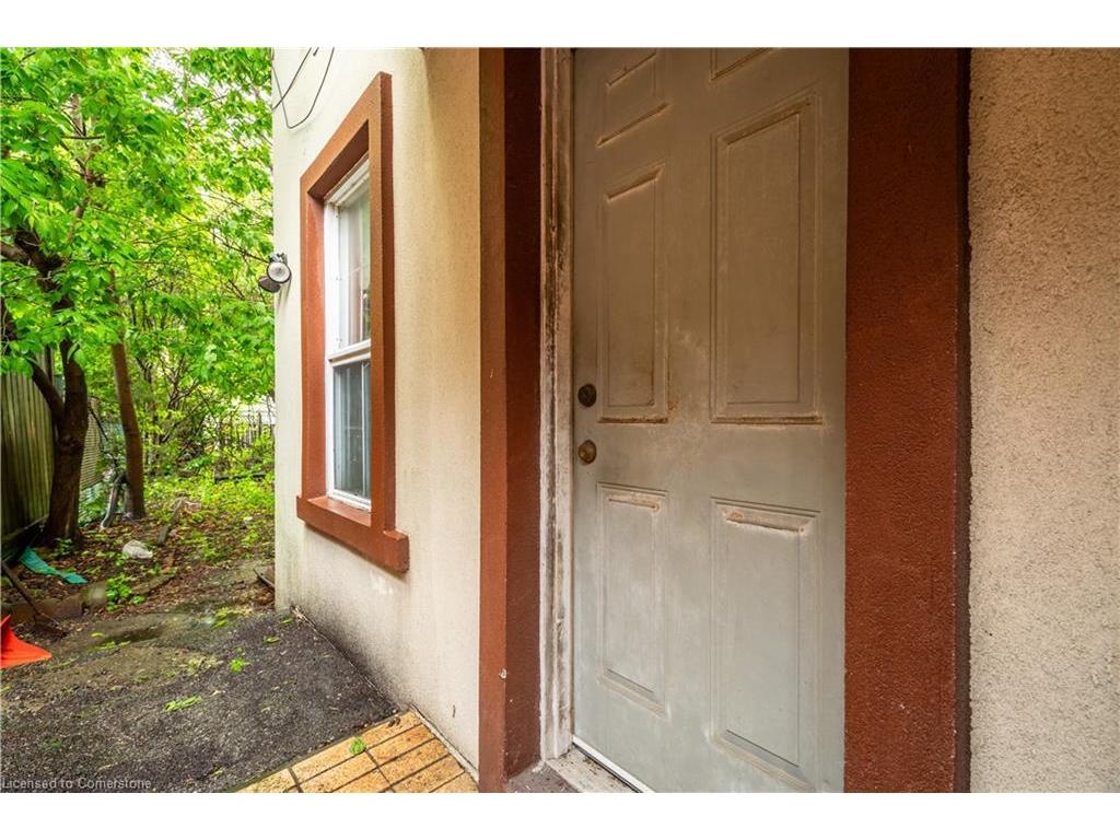 









18


Scarlett

Road,
Toronto,




ON
M6N 4K1

