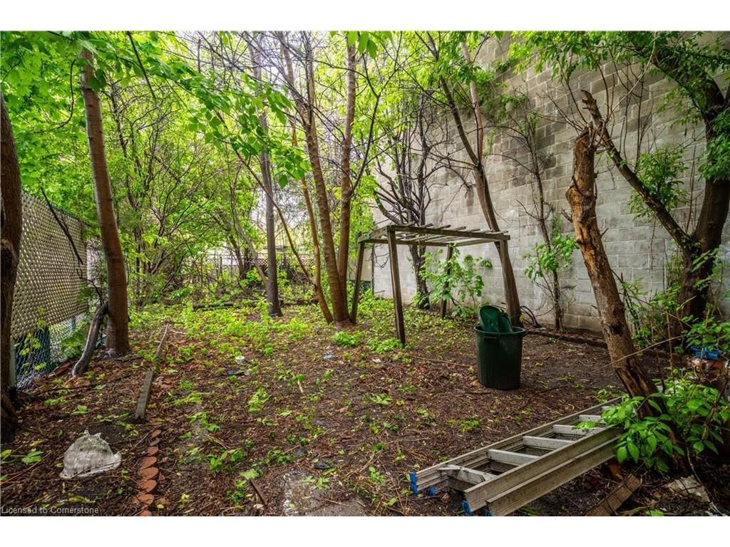 









18


Scarlett

Road,
Toronto,




ON
M6N 4K1

