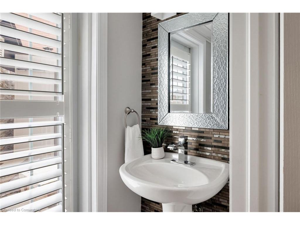 









2225


Glazebrook

Circle,
Oakville,




ON
L6M 5B5

