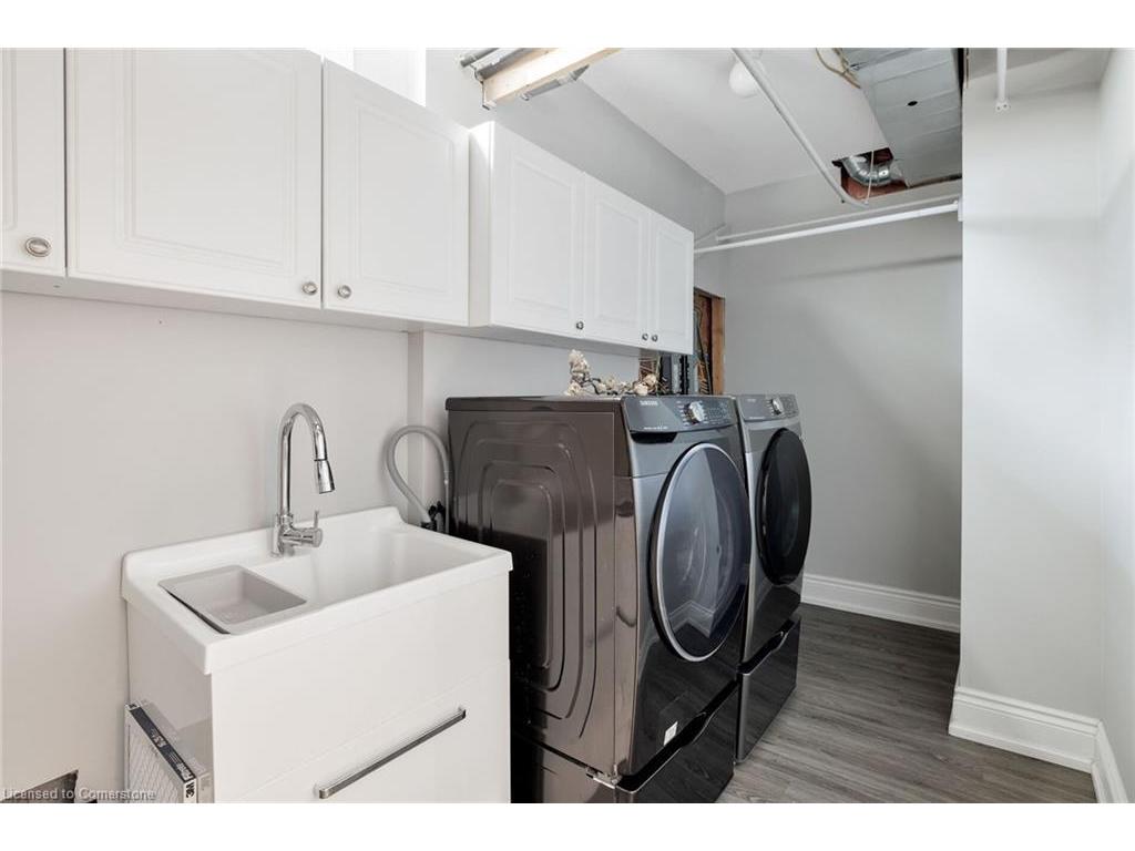 









2225


Glazebrook

Circle,
Oakville,




ON
L6M 5B5

