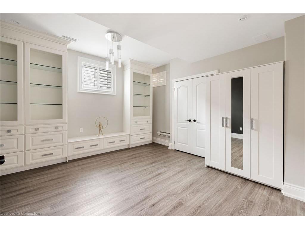 









2225


Glazebrook

Circle,
Oakville,




ON
L6M 5B5

