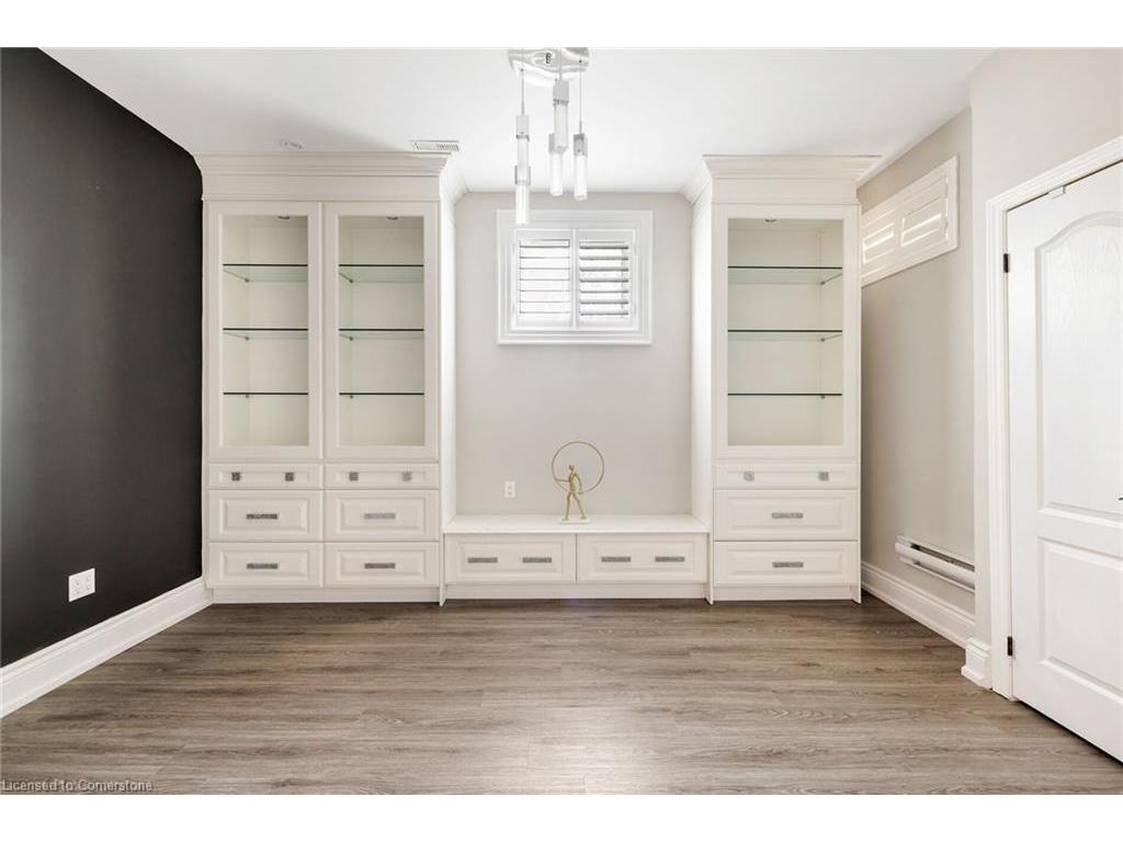 









2225


Glazebrook

Circle,
Oakville,




ON
L6M 5B5

