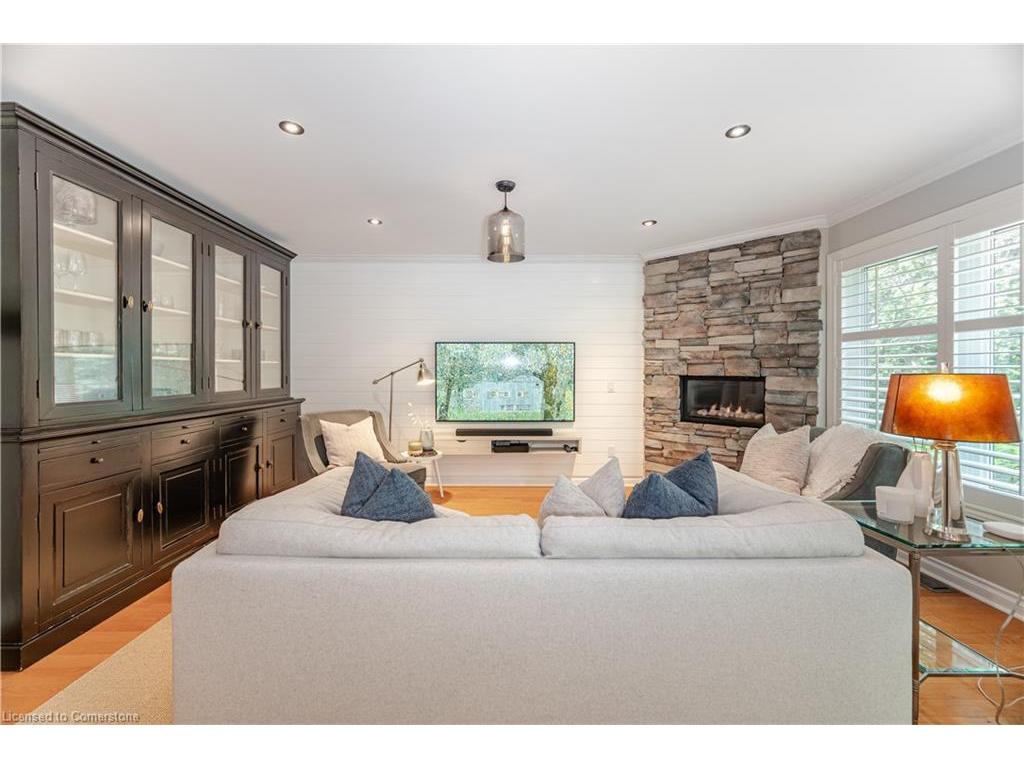 









323


Northwood

Drive,
Oakville,




ON
L6M 1M8

