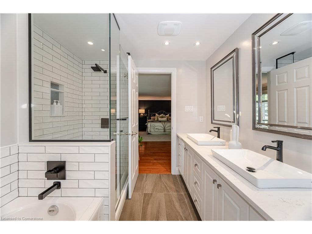 









323


Northwood

Drive,
Oakville,




ON
L6M 1M8

