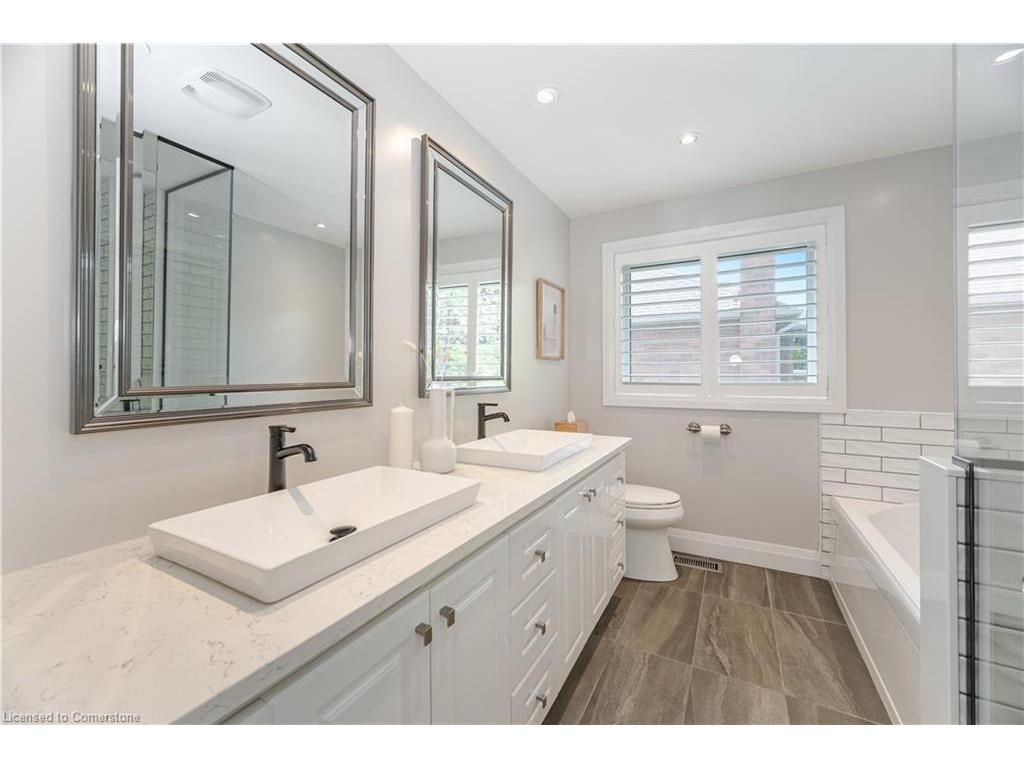 









323


Northwood

Drive,
Oakville,




ON
L6M 1M8

