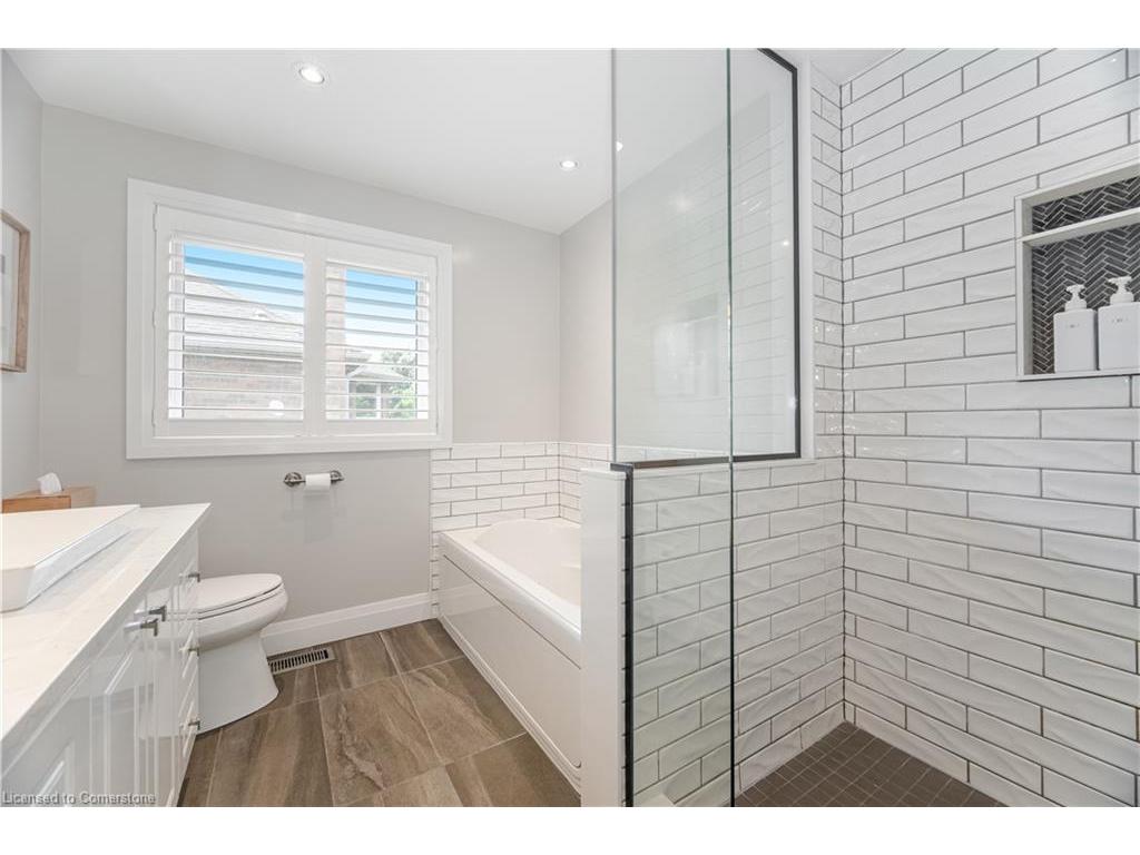 









323


Northwood

Drive,
Oakville,




ON
L6M 1M8

