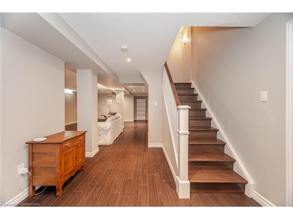 









323


Northwood

Drive,
Oakville,




ON
L6M 1M8

