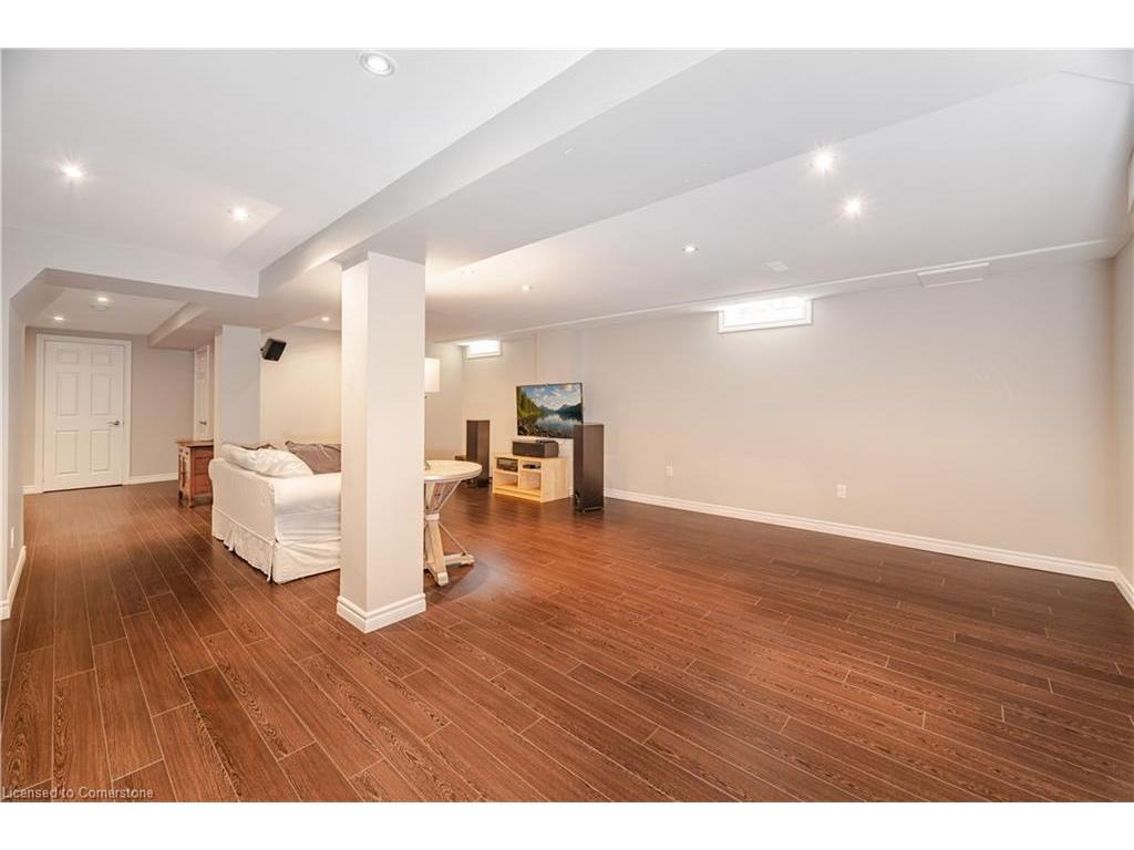 









323


Northwood

Drive,
Oakville,




ON
L6M 1M8

