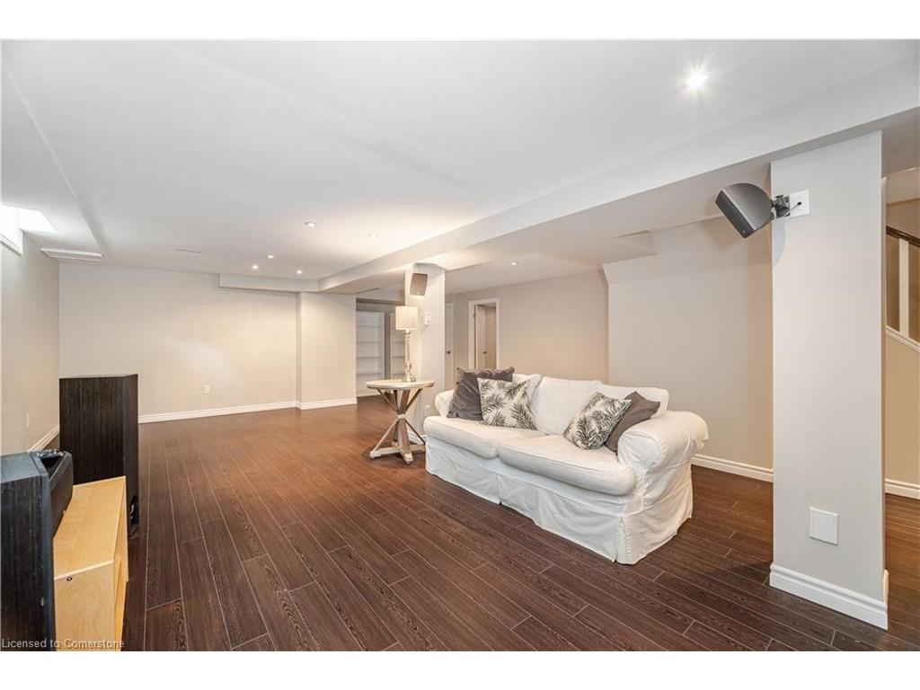 









323


Northwood

Drive,
Oakville,




ON
L6M 1M8

