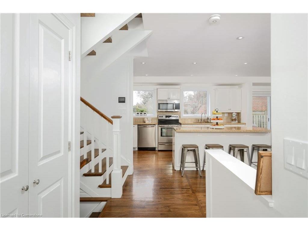 









2088


Saxon

Road,
Oakville,




ON
L6L 2V2


