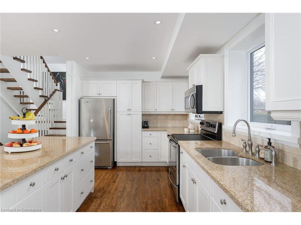 









2088


Saxon

Road,
Oakville,




ON
L6L 2V2

