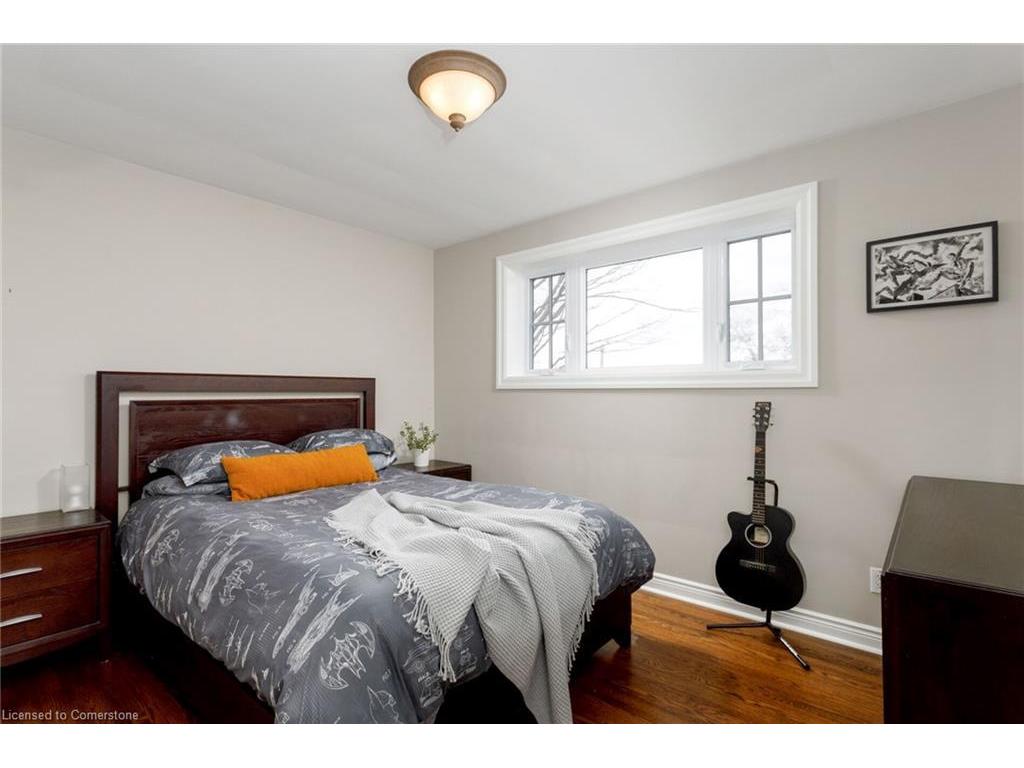 









2088


Saxon

Road,
Oakville,




ON
L6L 2V2

