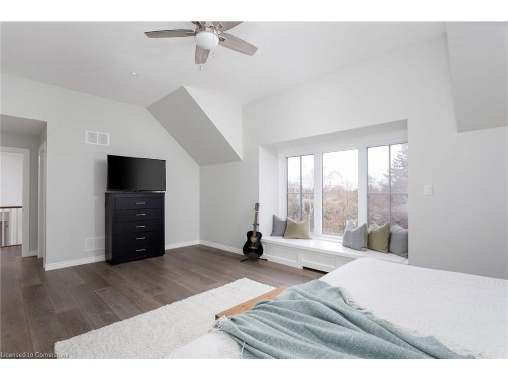 









2088


Saxon

Road,
Oakville,




ON
L6L 2V2

