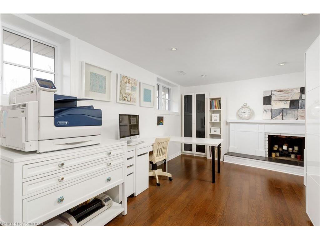 









2088


Saxon

Road,
Oakville,




ON
L6L 2V2

