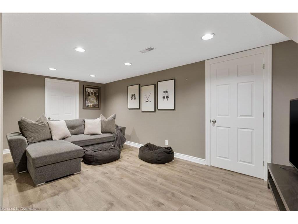 









2088


Saxon

Road,
Oakville,




ON
L6L 2V2

