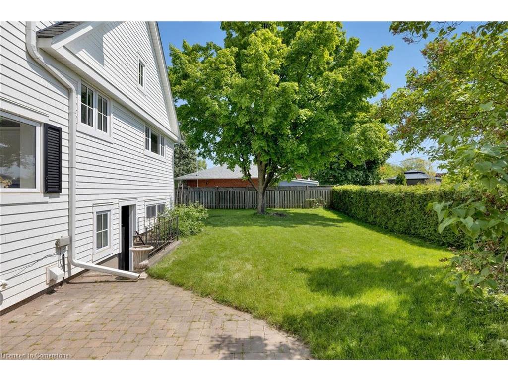 









2088


Saxon

Road,
Oakville,




ON
L6L 2V2

