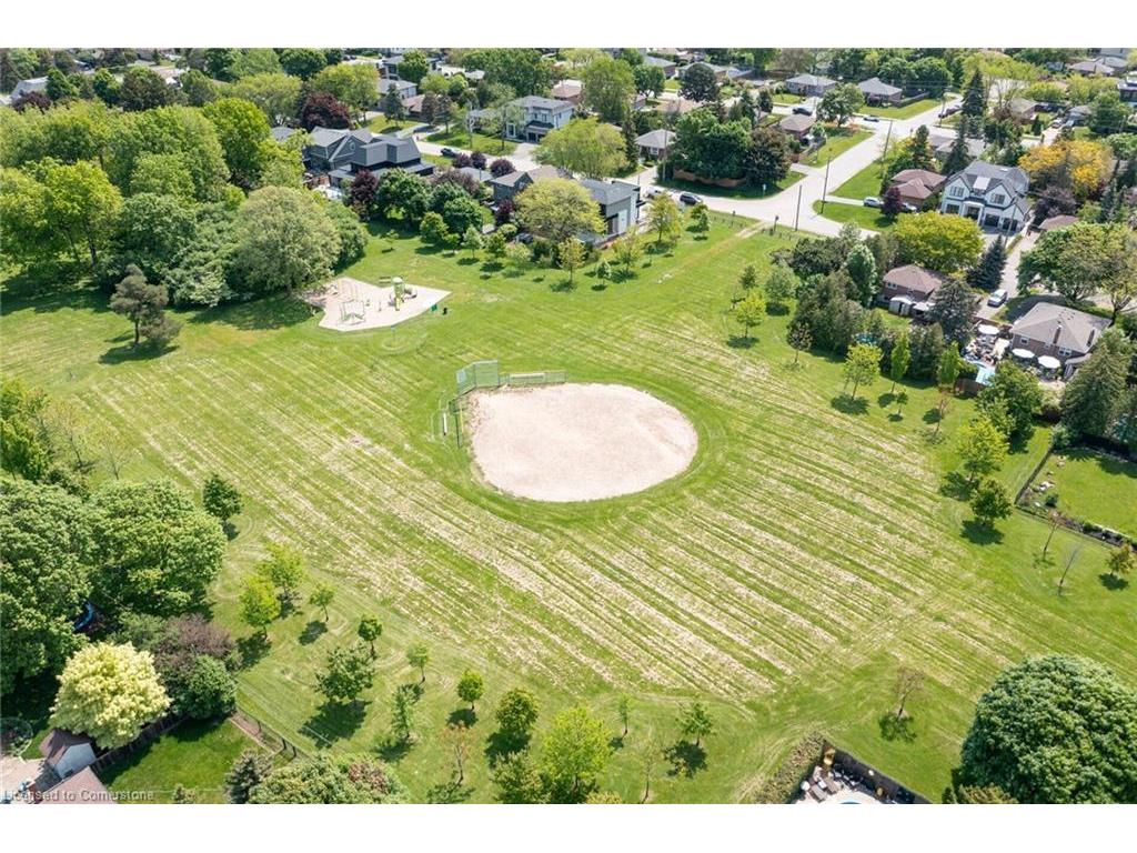 









2088


Saxon

Road,
Oakville,




ON
L6L 2V2

