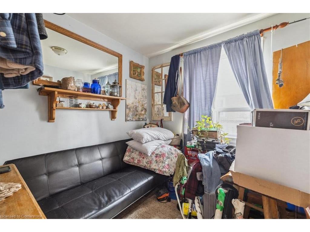 









276


East 37th

Street,
Hamilton,




ON
L8V 4B3


