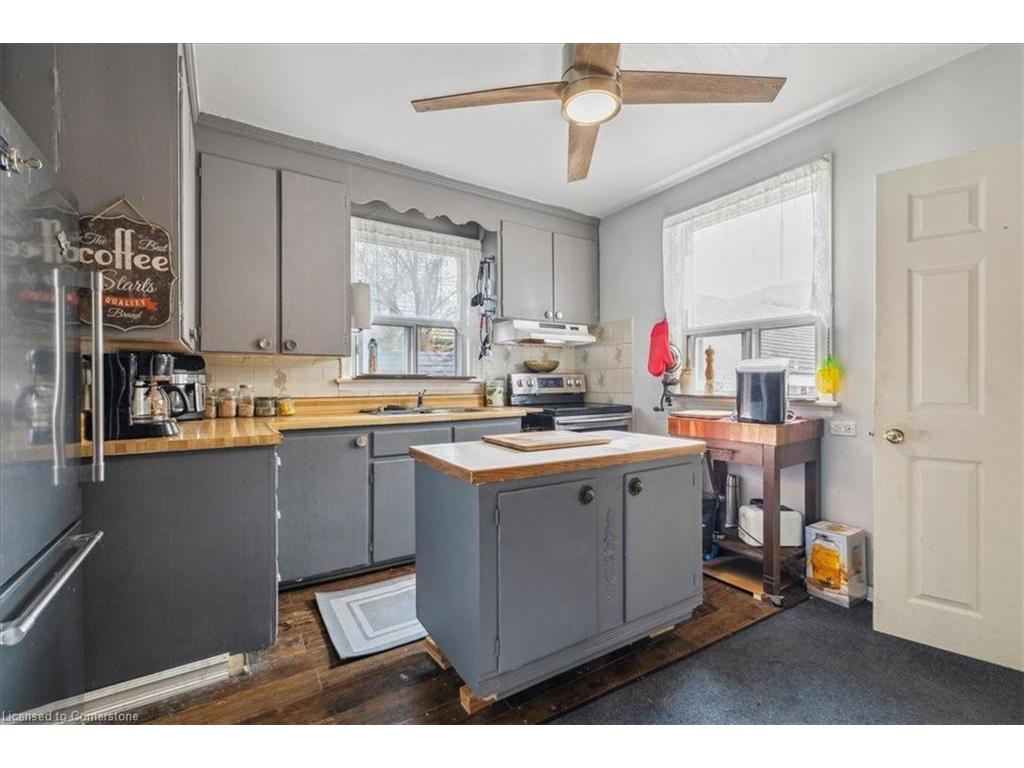 









276


East 37th

Street,
Hamilton,




ON
L8V 4B3

