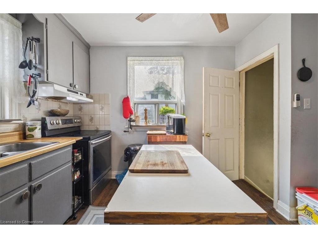









276


East 37th

Street,
Hamilton,




ON
L8V 4B3

