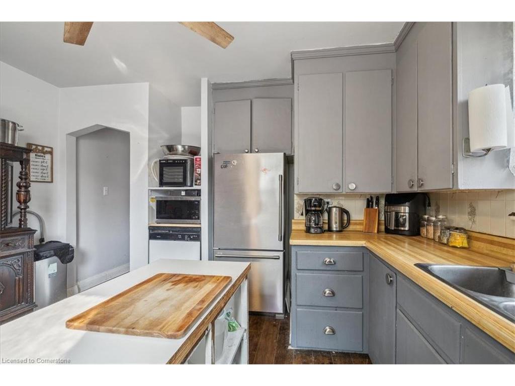 









276


East 37th

Street,
Hamilton,




ON
L8V 4B3

