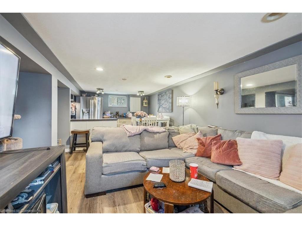 









276


East 37th

Street,
Hamilton,




ON
L8V 4B3

