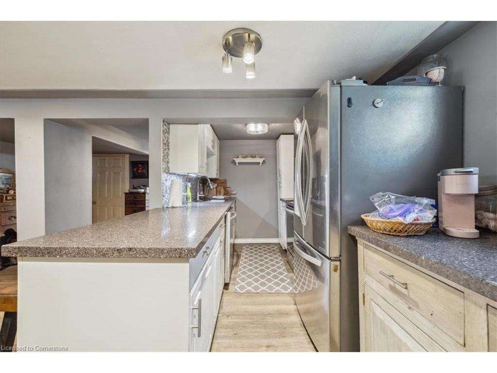 









276


East 37th

Street,
Hamilton,




ON
L8V 4B3

