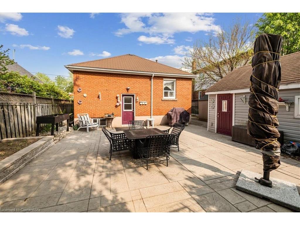 









276


East 37th

Street,
Hamilton,




ON
L8V 4B3

