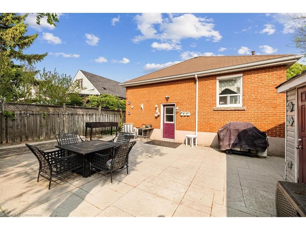 









276


East 37th

Street,
Hamilton,




ON
L8V 4B3

