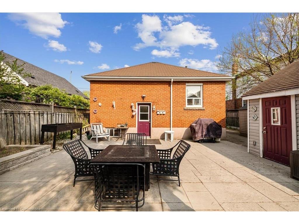 









276


East 37th

Street,
Hamilton,




ON
L8V 4B3

