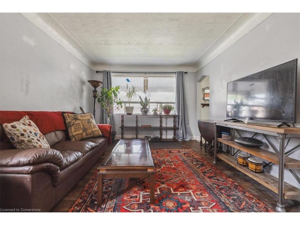









276


East 37th

Street,
Hamilton,




ON
L8V 4B3

