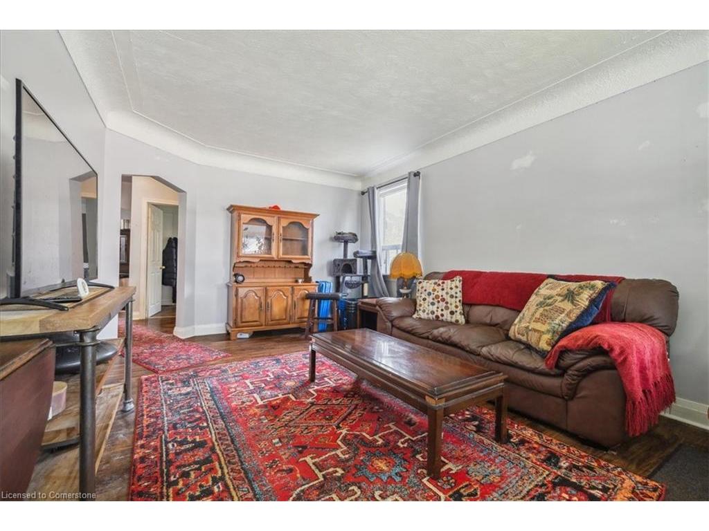 









276


East 37th

Street,
Hamilton,




ON
L8V 4B3

