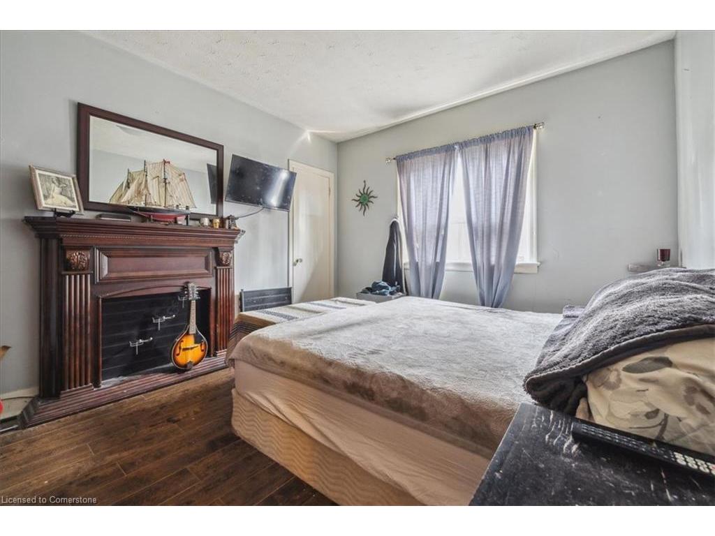 









276


East 37th

Street,
Hamilton,




ON
L8V 4B3

