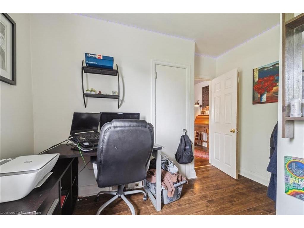 









276


East 37th

Street,
Hamilton,




ON
L8V 4B3

