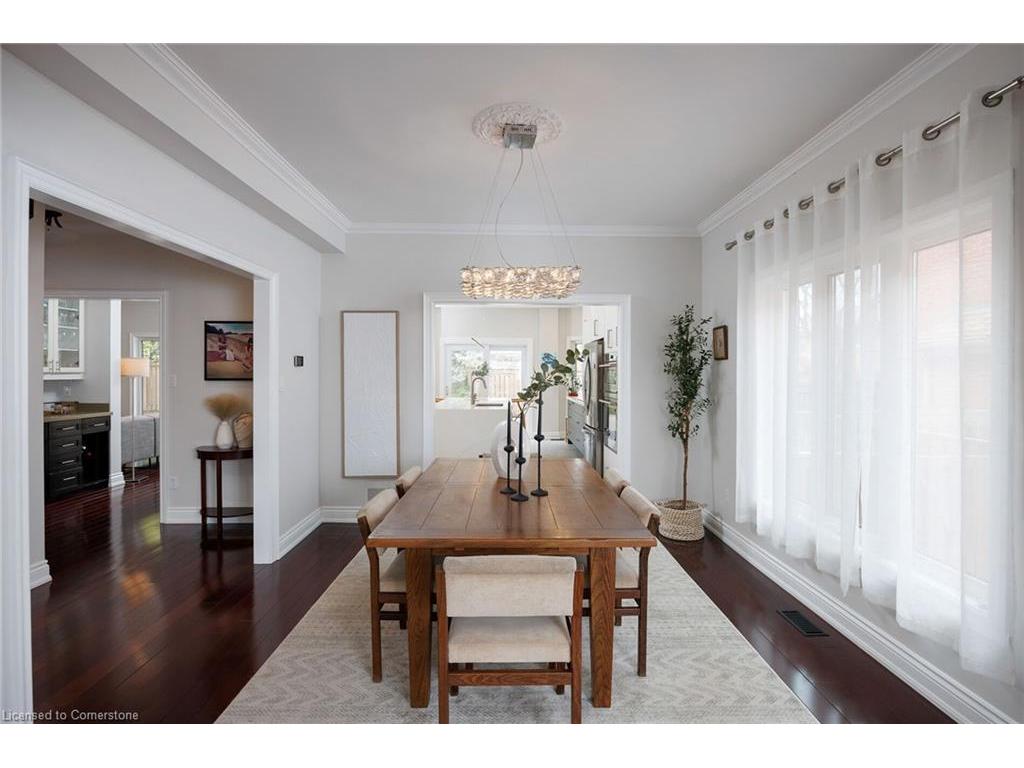 









1061


Summit Ridge

Drive,
Oakville,




ON
L6M 3K9

